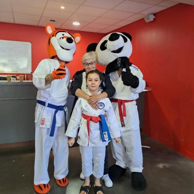 Albine, Bernadette et les mascottes